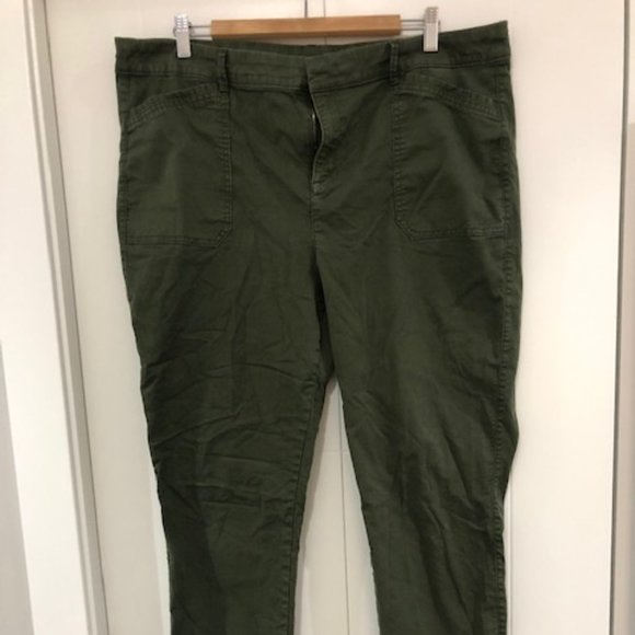 Old Navy Green Pixie Pants - Picture 1 of 4